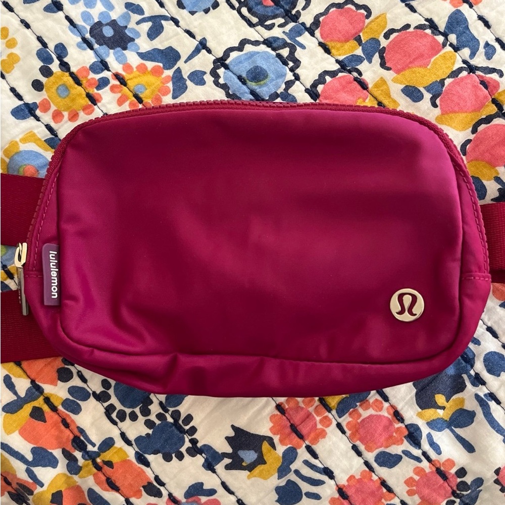 Lululemon belt bag pink
